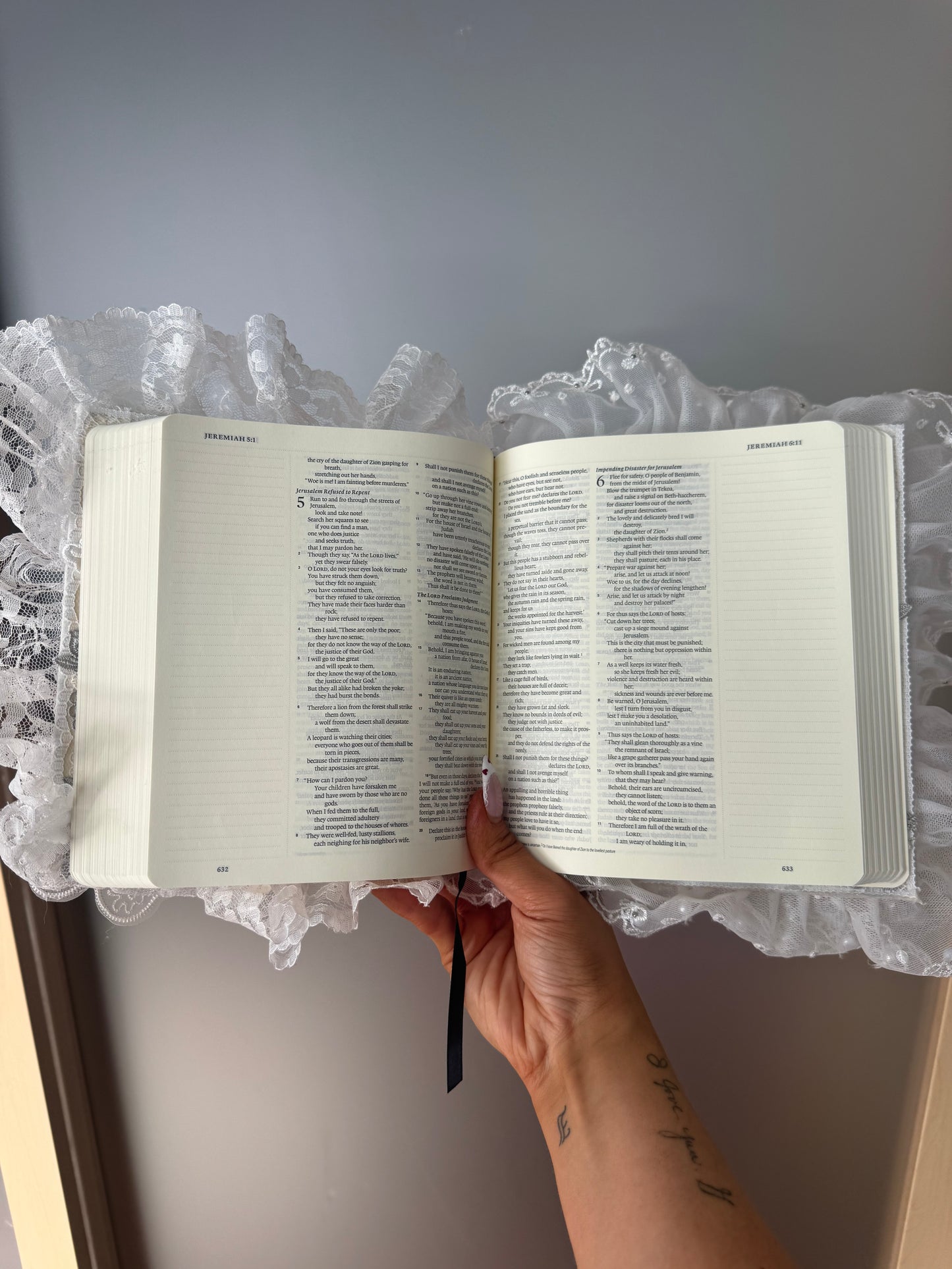 THE NEUTRAL CUSTOM STUDY BIBLE