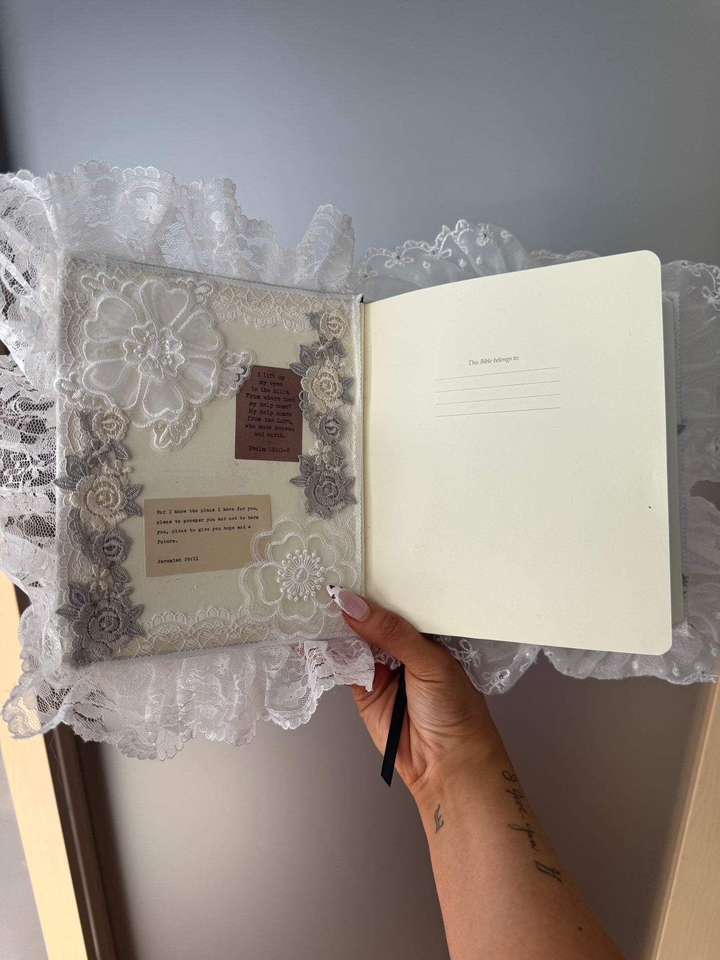 THE NEUTRAL CUSTOM STUDY BIBLE